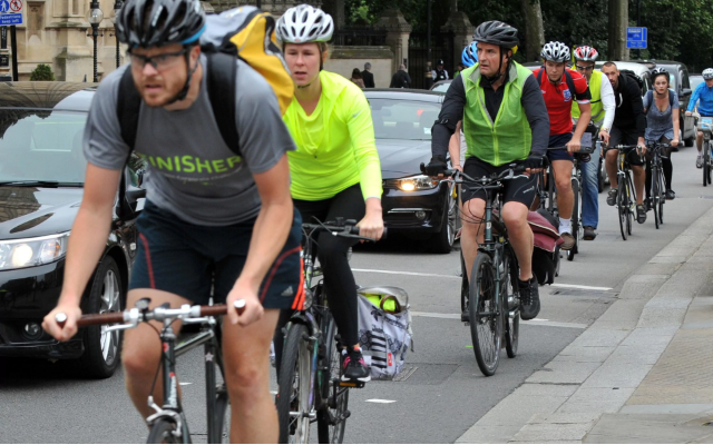 Cyclists’ high-visibility jackets “increase odds of crashes”?