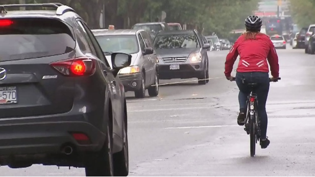 Adding arrow to cyclists’ vests reduced number of crashes