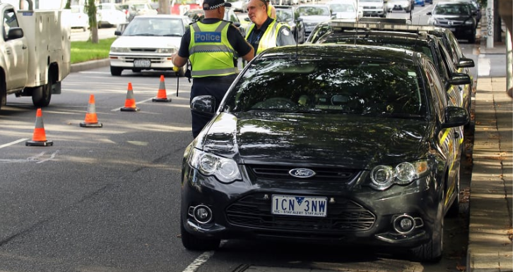 Do police need to wear high visibility reflective vests when on duty?