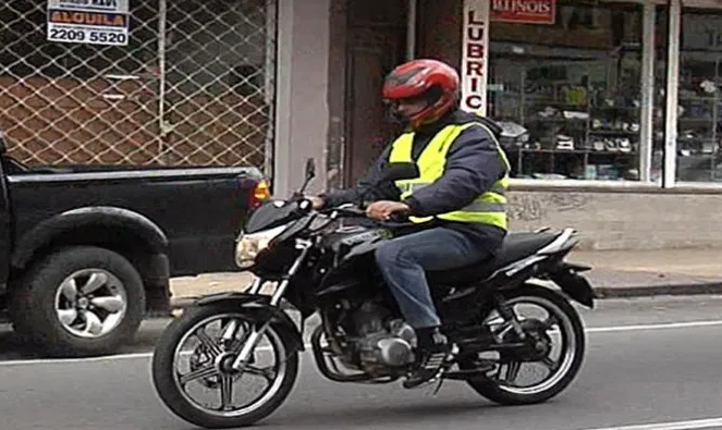 If you go on a motorcycle, it is mandatory that you wear a reflective vest